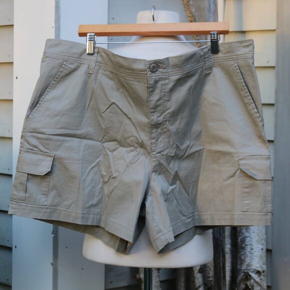 LEE Plus Size Tan Stretch Cotton Blend Back Elastic Waistband Cargo Shorts - Picture 1 of 7